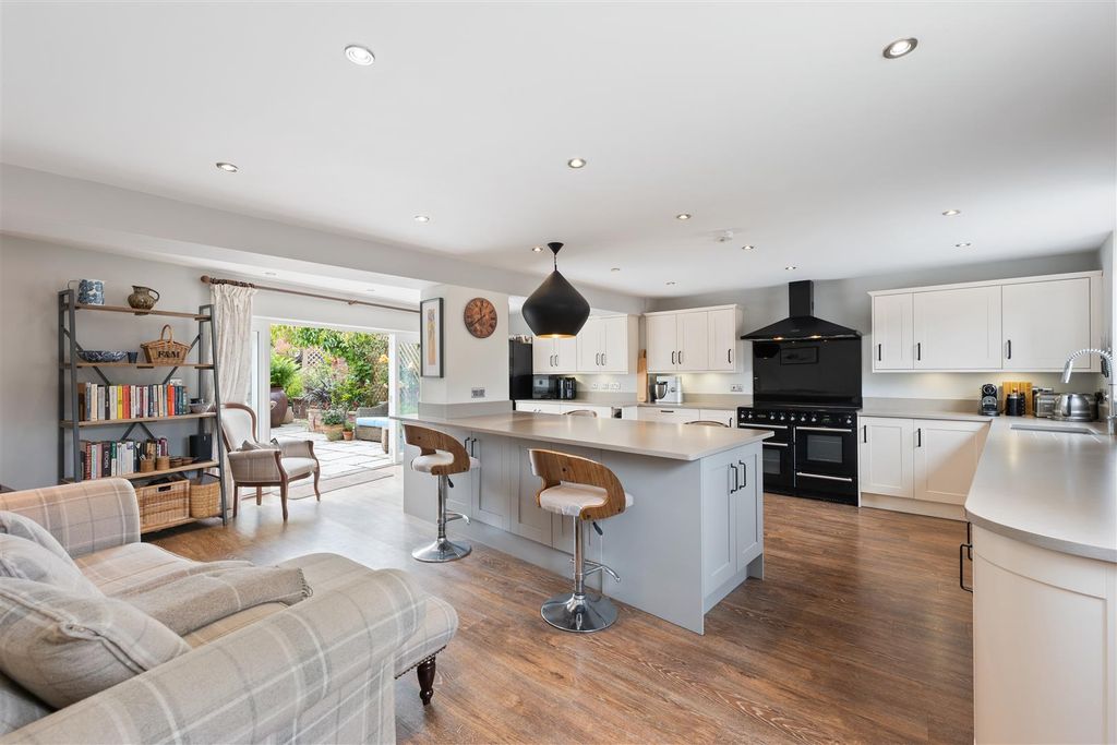 Property photo 2 of 62 Living/Breakfast Kitchen