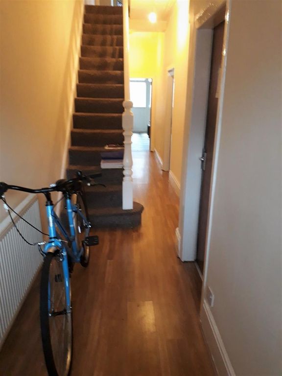 Property photo 3 of 12 Bright, Well-Maintained Entrance Hallway With Wood...