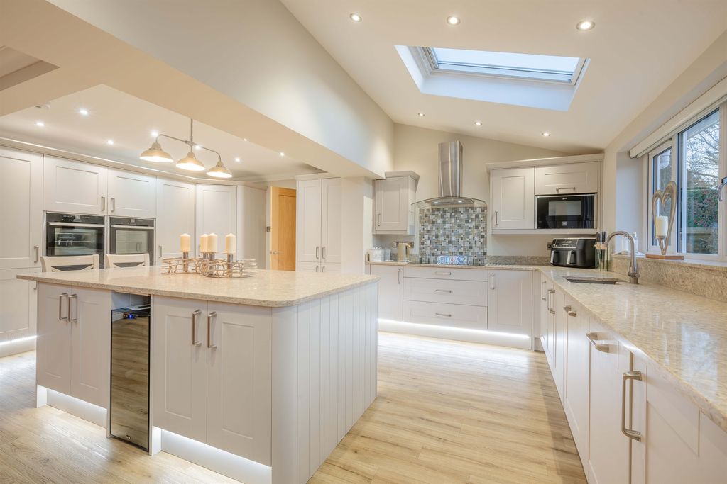 Property photo 2 of 23