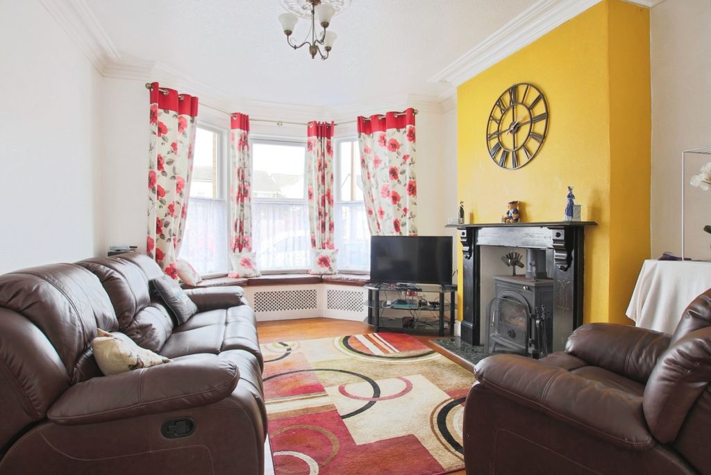 Property photo 2 of 13 4370163