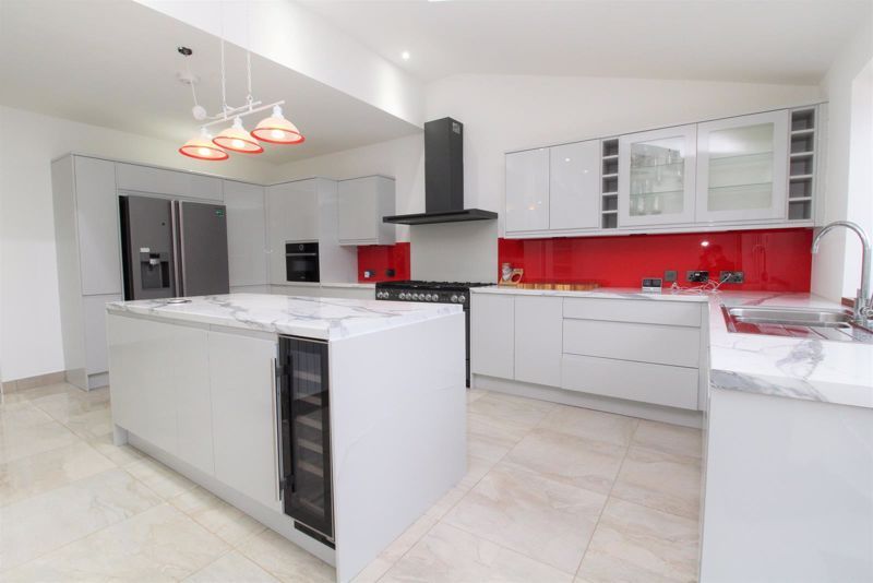 Property photo 3 of 14 Photo 4