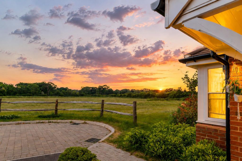 Property photo 1 of 17 85F0B6c8-77c8-4172-B735-3345574B0924.Png