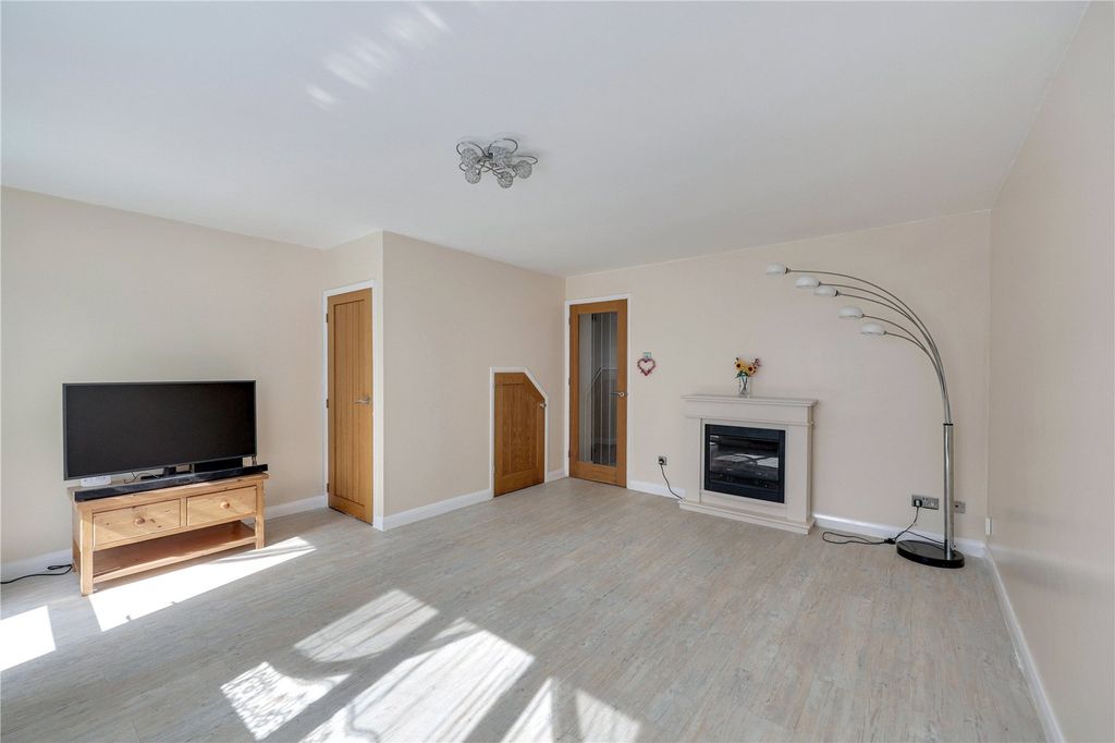 Property photo 3 of 13 Picture No. 11