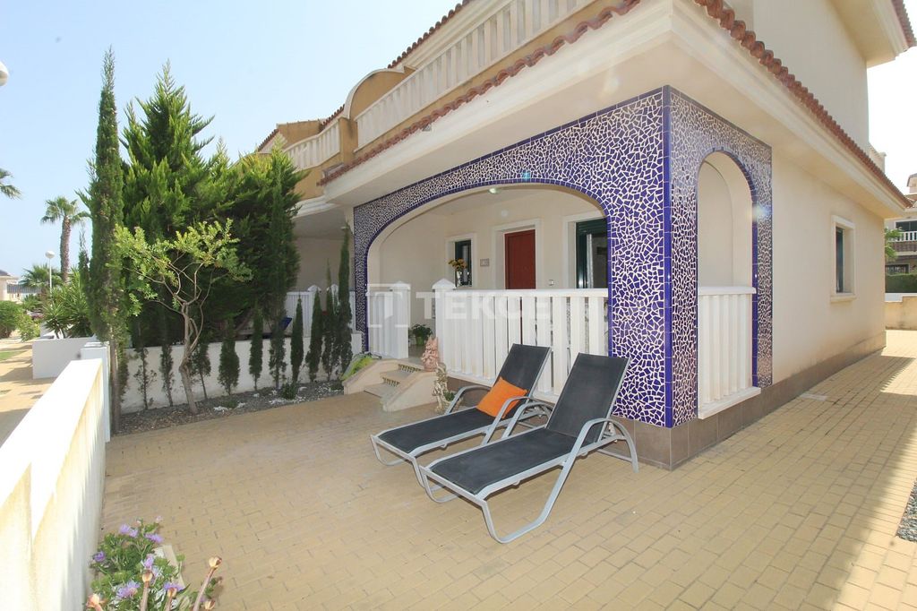 Property photo 2 of 32