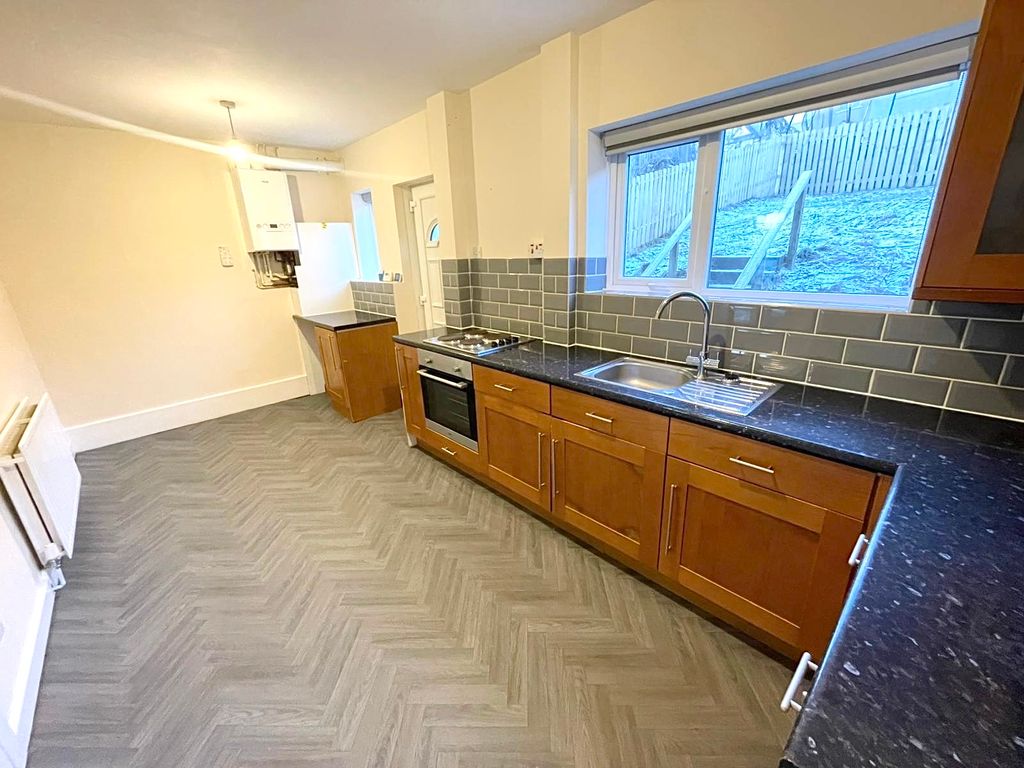 Property photo 2 of 12 Kitchen