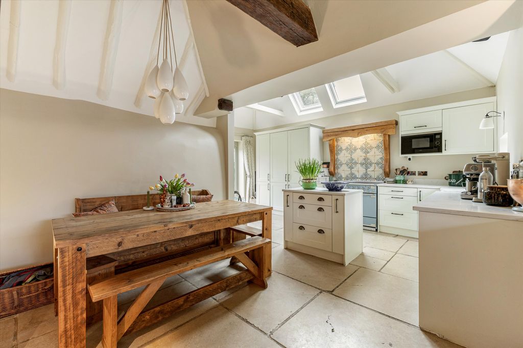 Property photo 3 of 17 Image