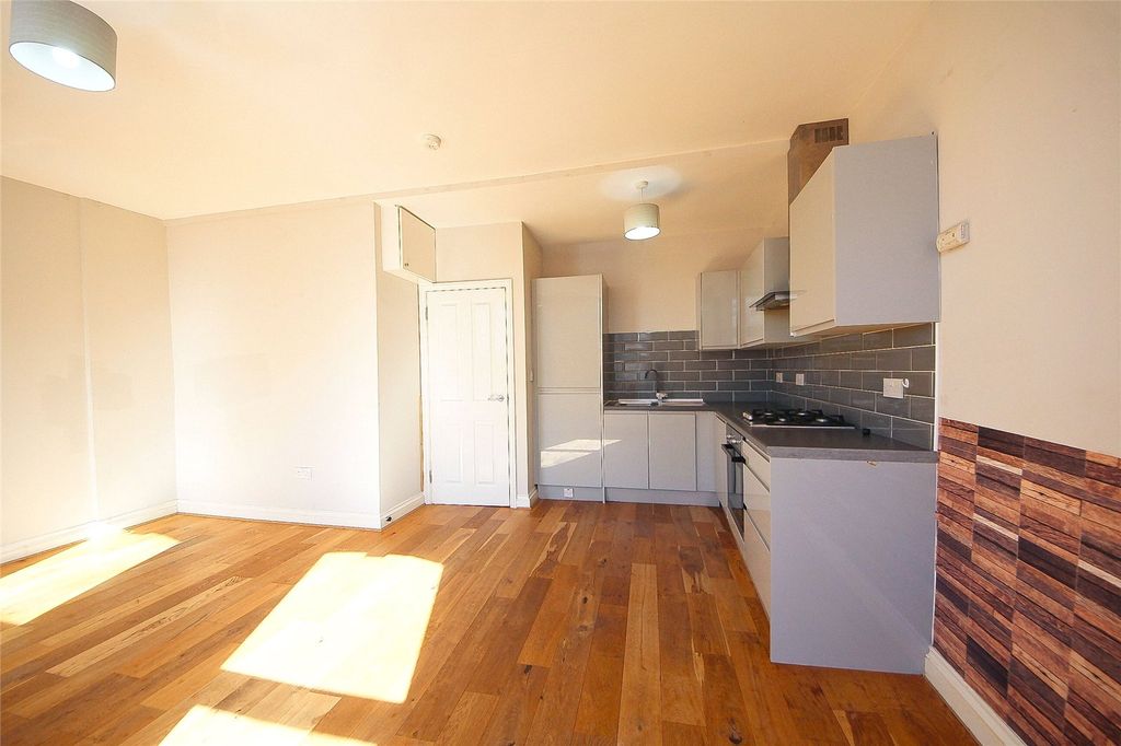 Property photo 3 of 15 Picture No. 02