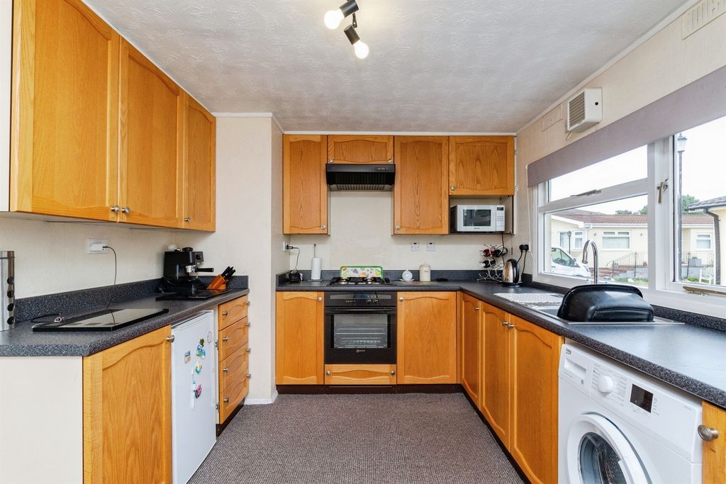 Property photo 2 of 20