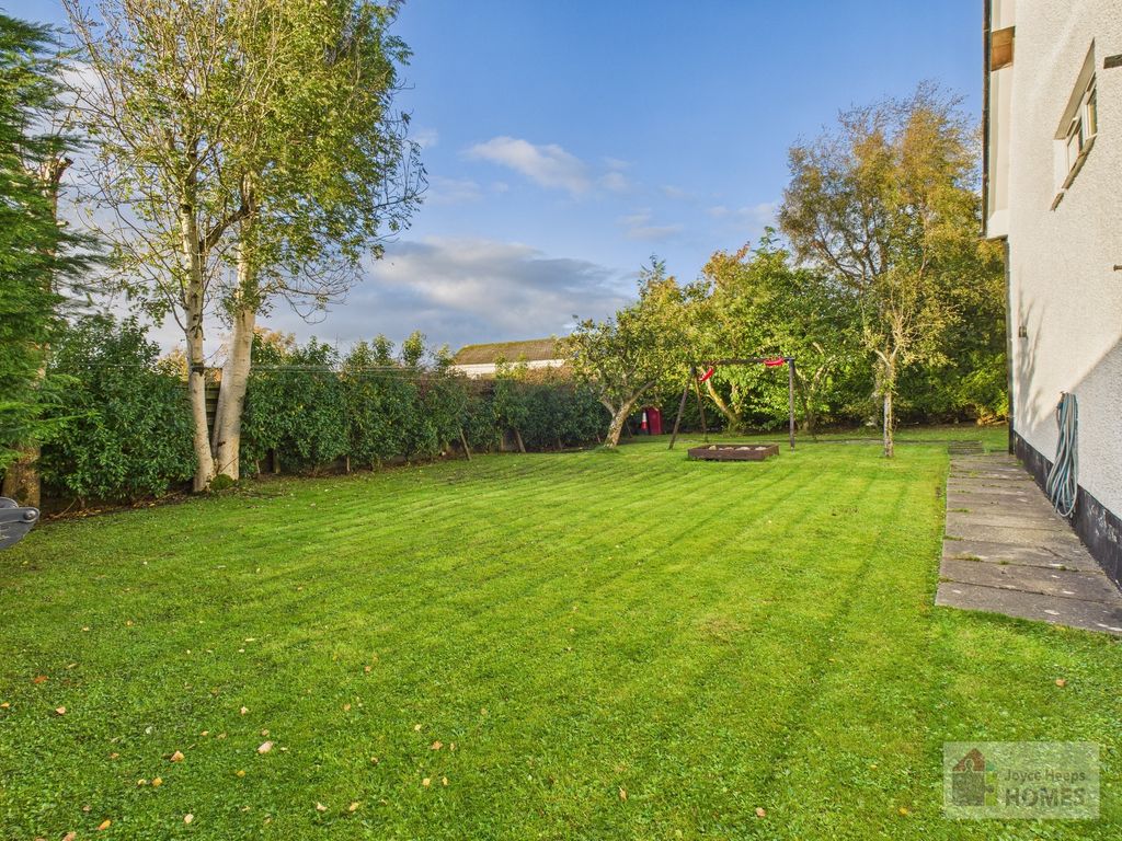 Property photo 2 of 35