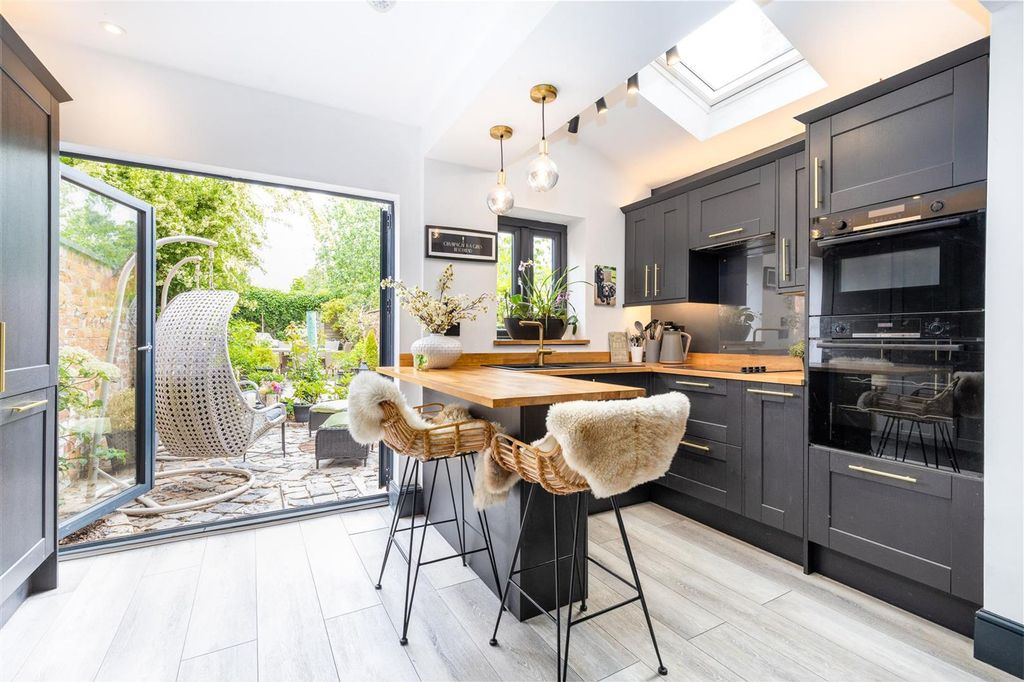 Property photo 2 of 17 51Shrewbridgeroad-8.Jpg