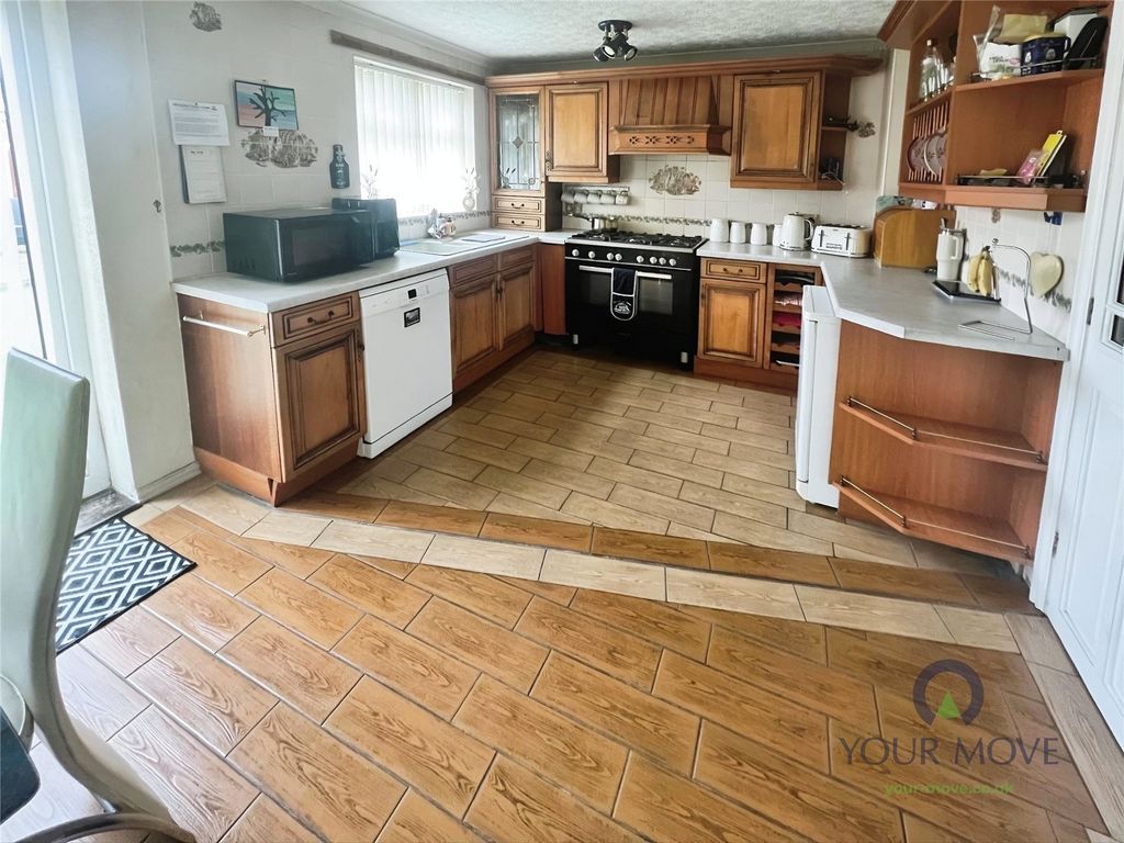 Property photo 2 of 14 Kitchen