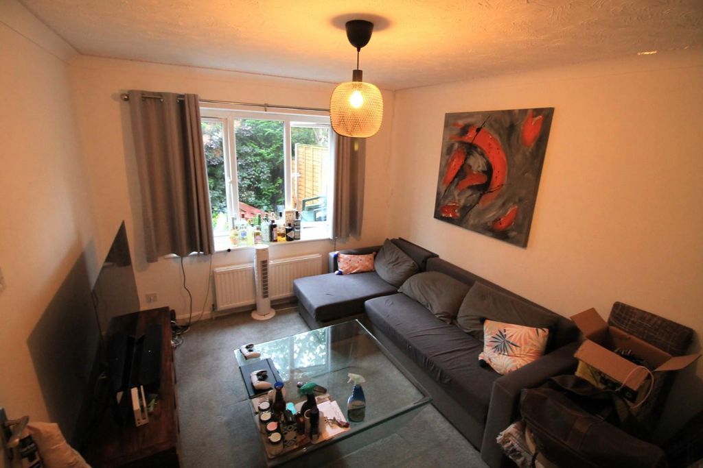 Property photo 1 of 6 Living.Jpg