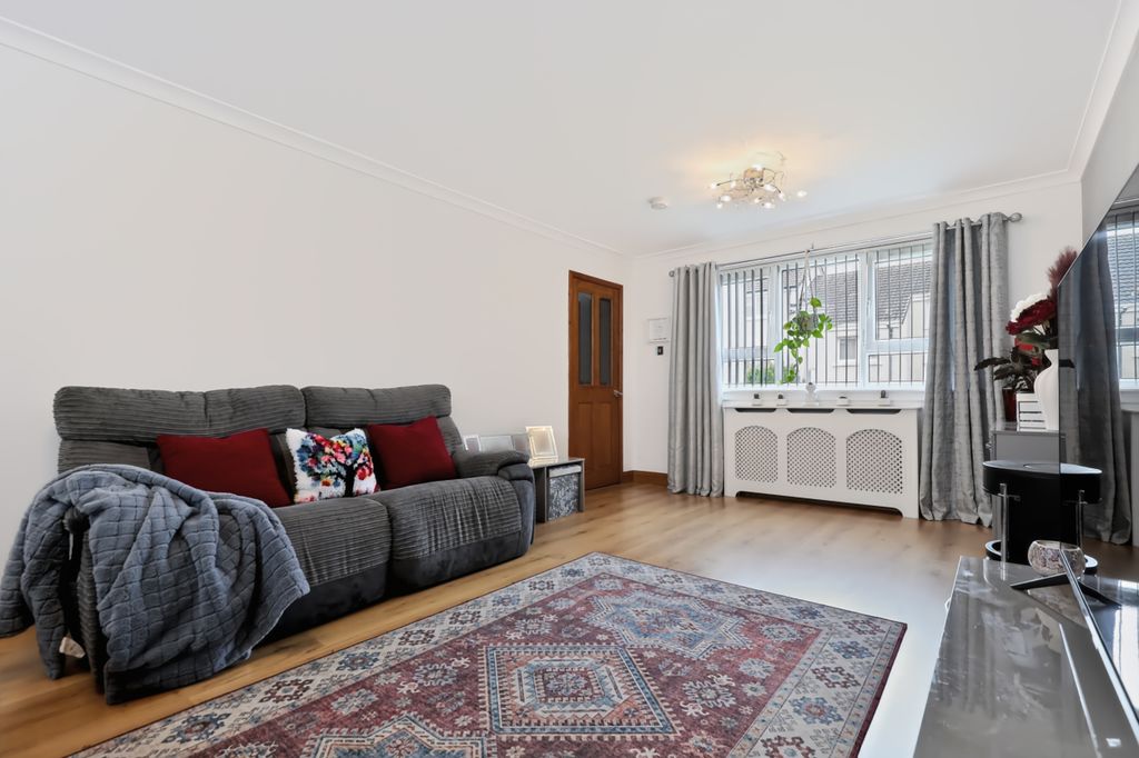 Property photo 3 of 25
