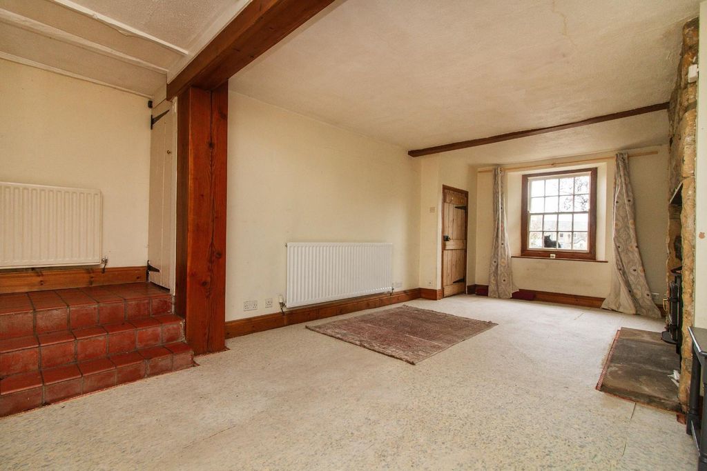 Property photo 3 of 9 Living / Dining Room