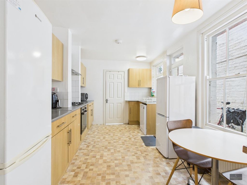 Property photo 3 of 14 Cam02887G0-Pr0552-Still006.Jpg