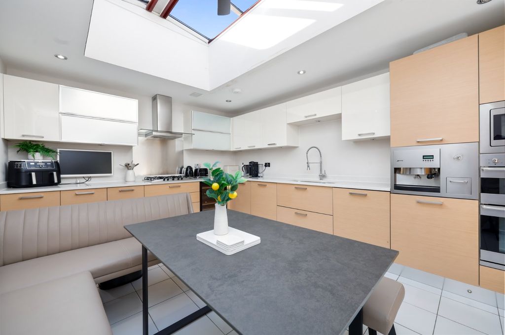 Property photo 3 of 16 Picture No. 31