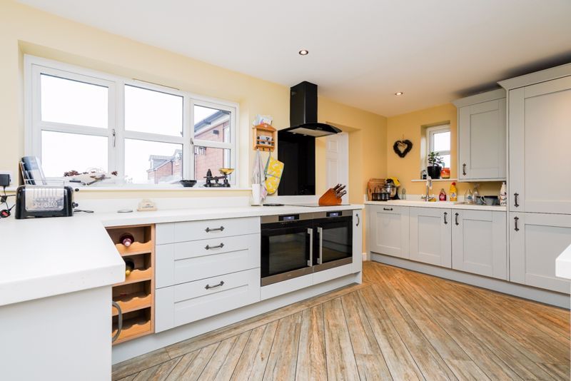 Property photo 3 of 33 Photo 32