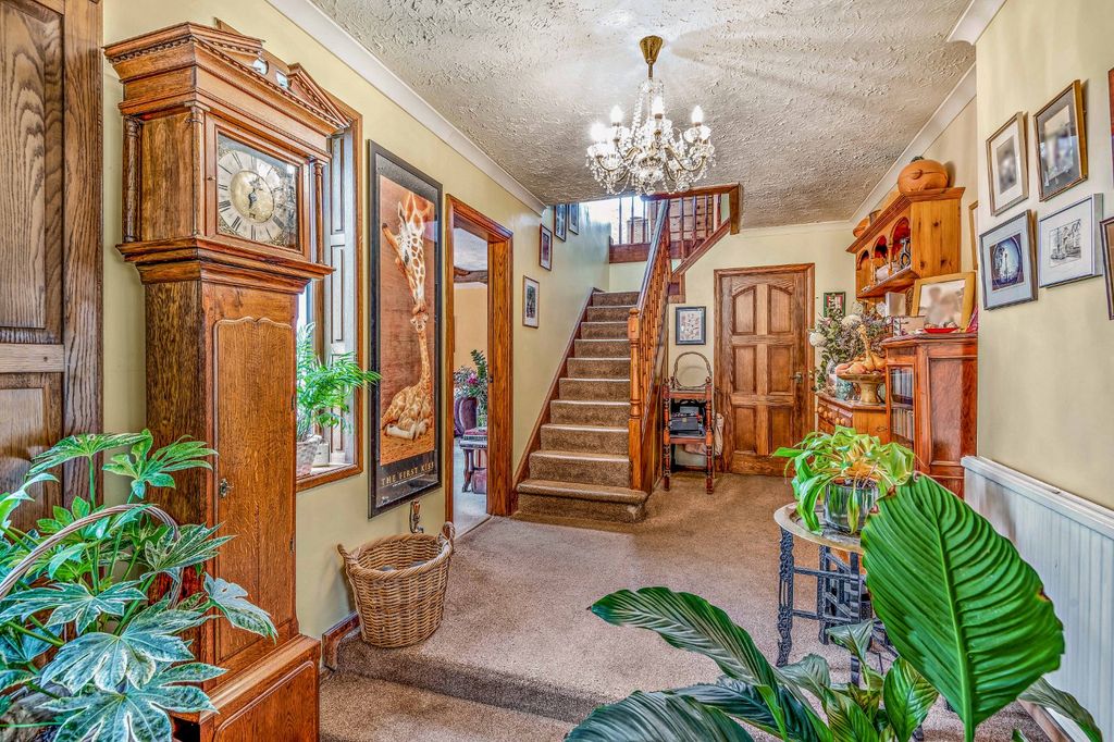 Property photo 2 of 36 Hall