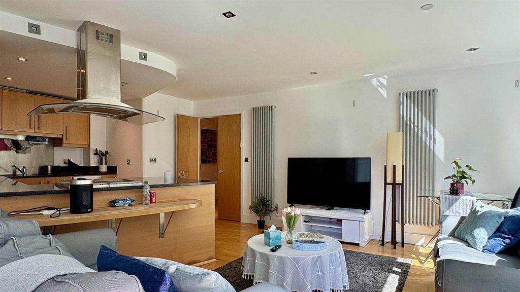 Property photo 1 of 11 Property To Rent In 41 Millharbour, E14