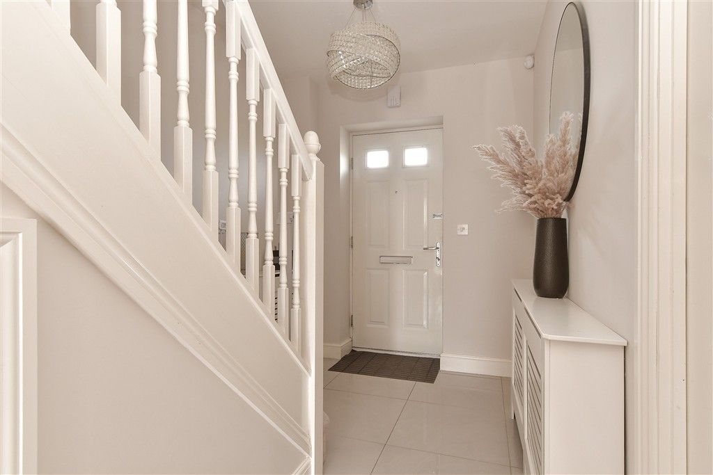 Property photo 3 of 16 Entrance Hall
