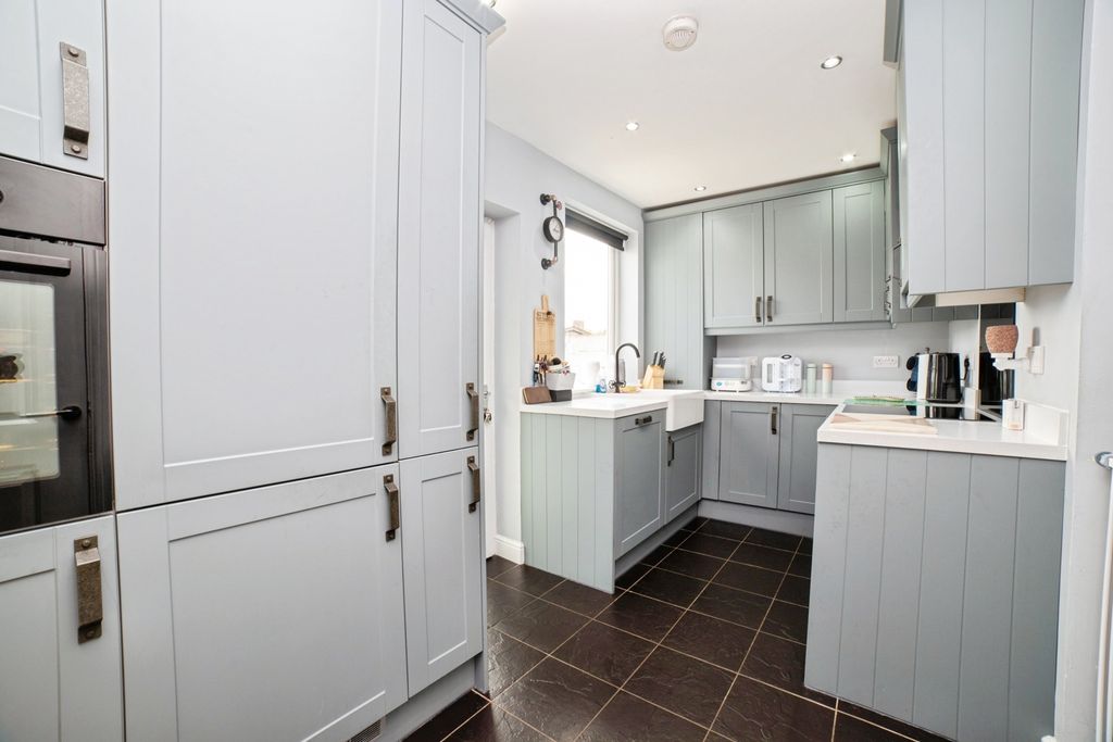 Property photo 2 of 17 Kitchen