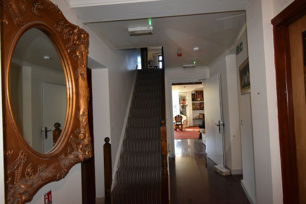Property photo 2 of 11 Gallery