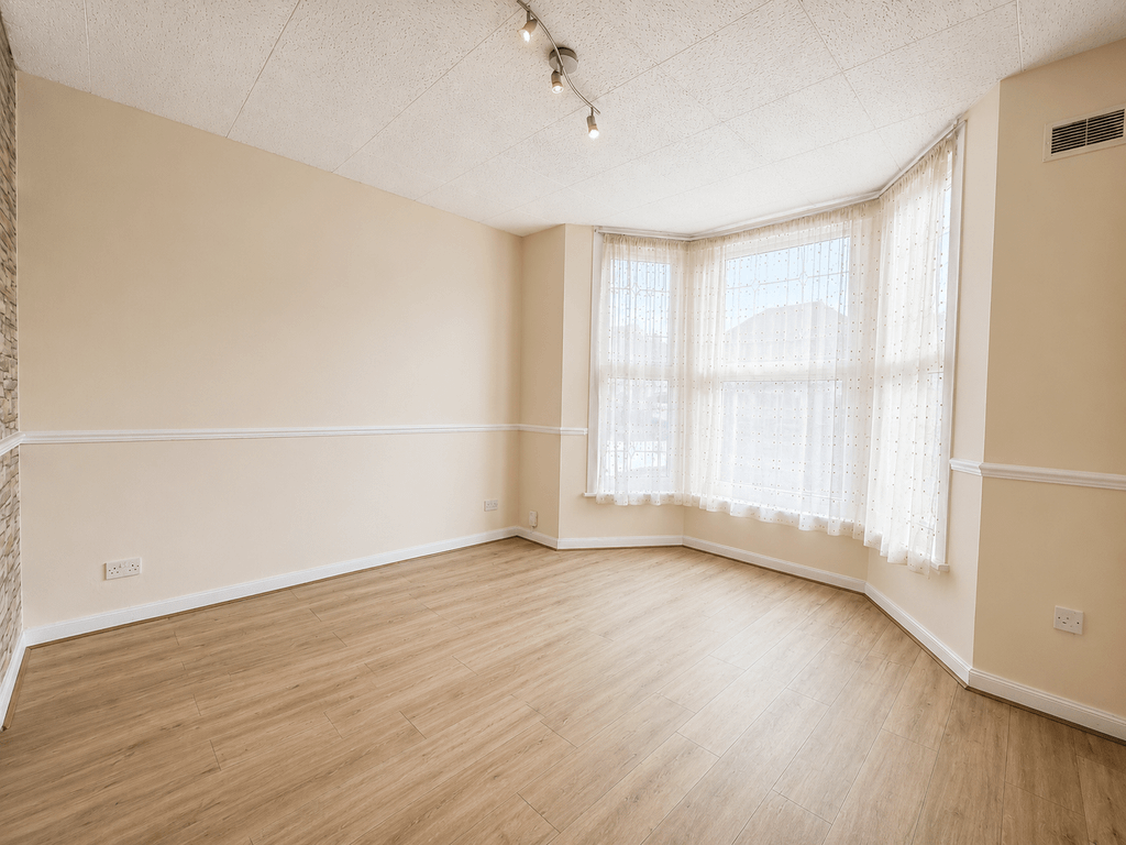 Property photo 3 of 8 947625A2-451E-4E90-Af53-9B7F8Ea12De3