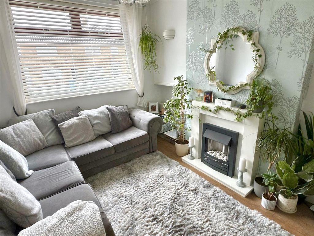 Property photo 2 of 17 Lounge.Jpg