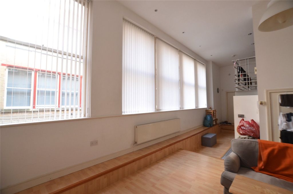 Property photo 2 of 10 Picture No. 14