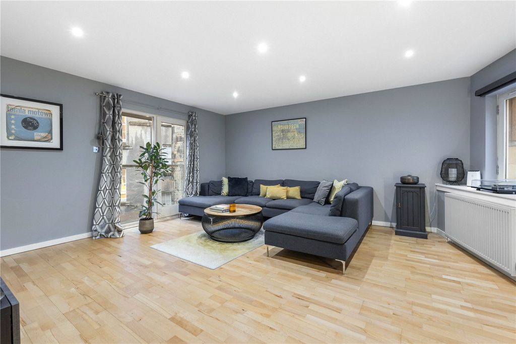 Property photo 3 of 21 Living Room