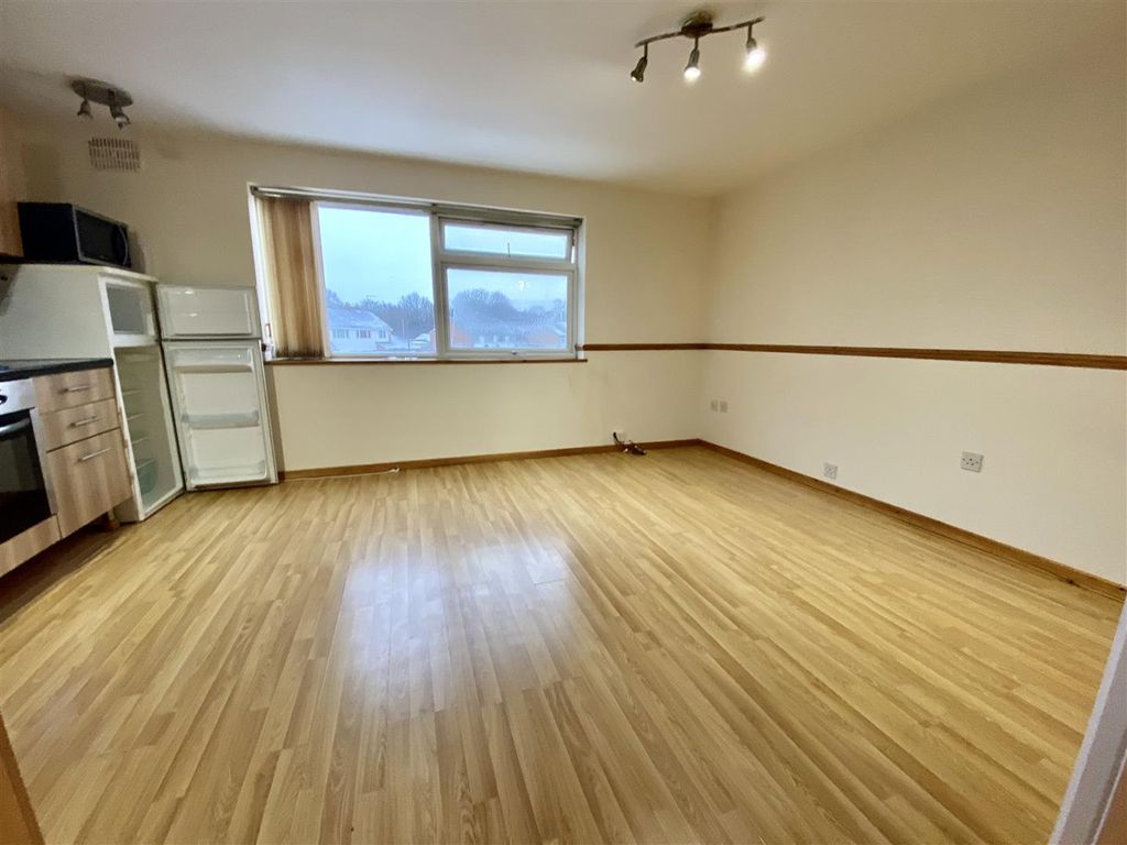 Property photo 2 of 5 Living Room
