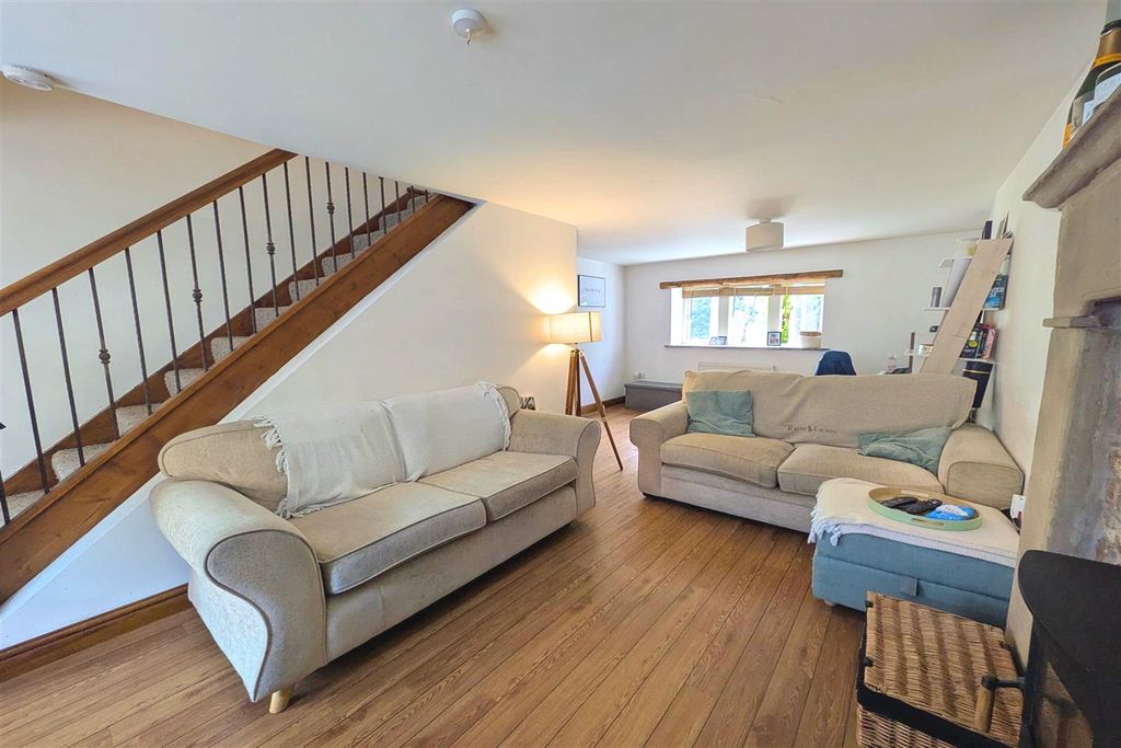 Property photo 2 of 10 Lounge