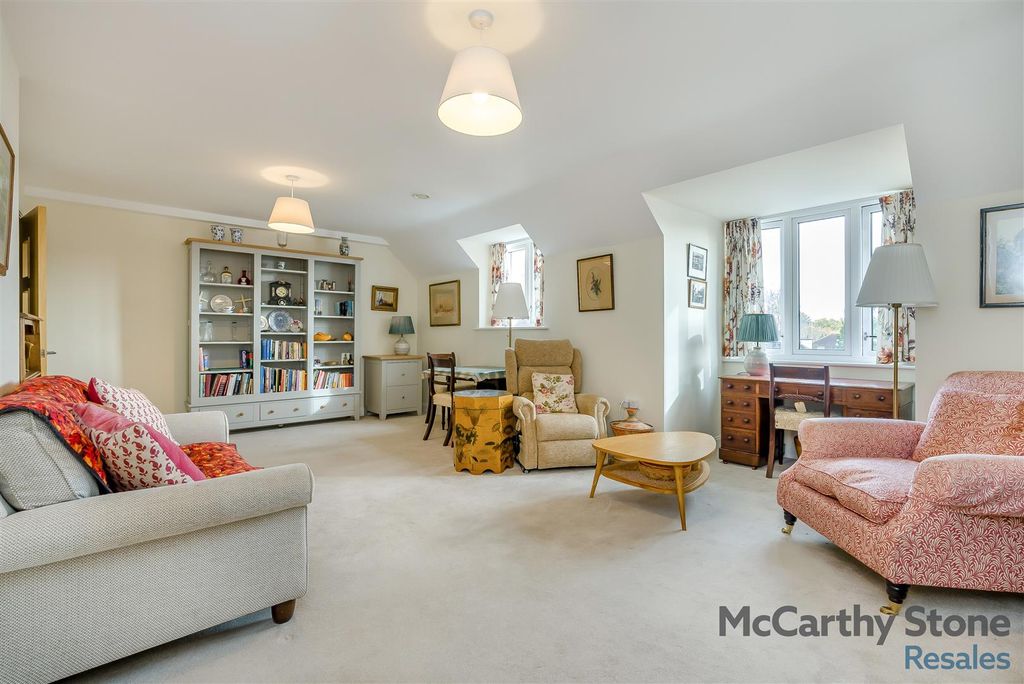 Property photo 2 of 34 8668605-Interior03.Jpg