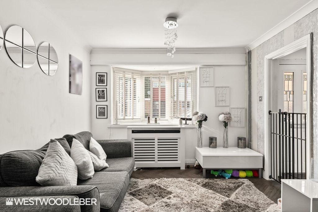 Property photo 2 of 27 Woodhill_19.Jpg