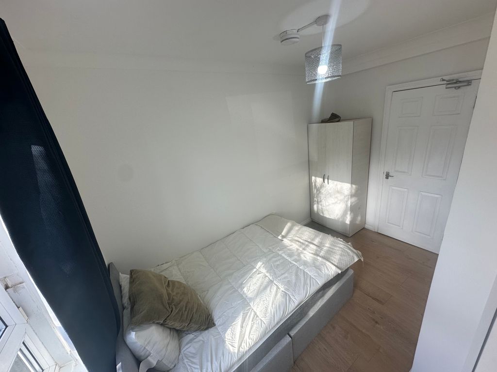 Property photo 3 of 11 Room D. En Suite