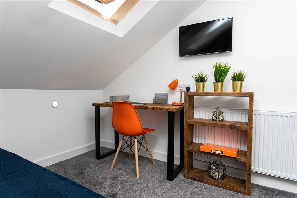 Property photo 2 of 8 76 St Georges Rd Edit-4.Jpg