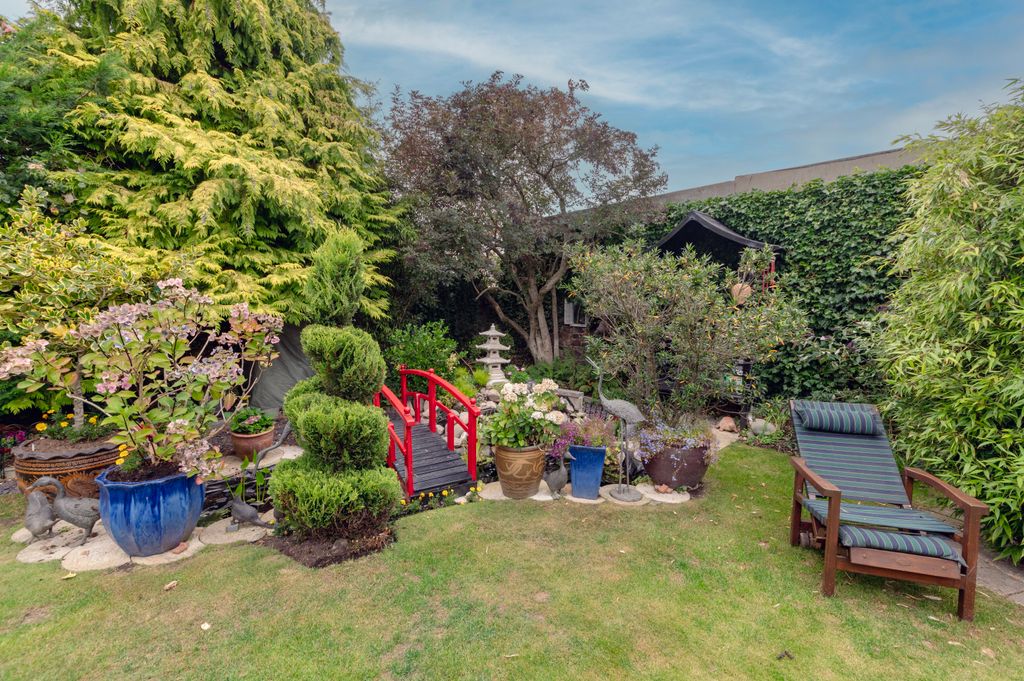 Property photo 3 of 38 Exterior Garden