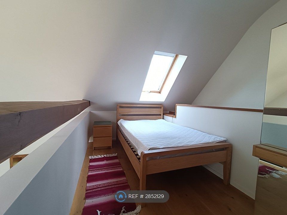 Property photo 3 of 6 Bedroom