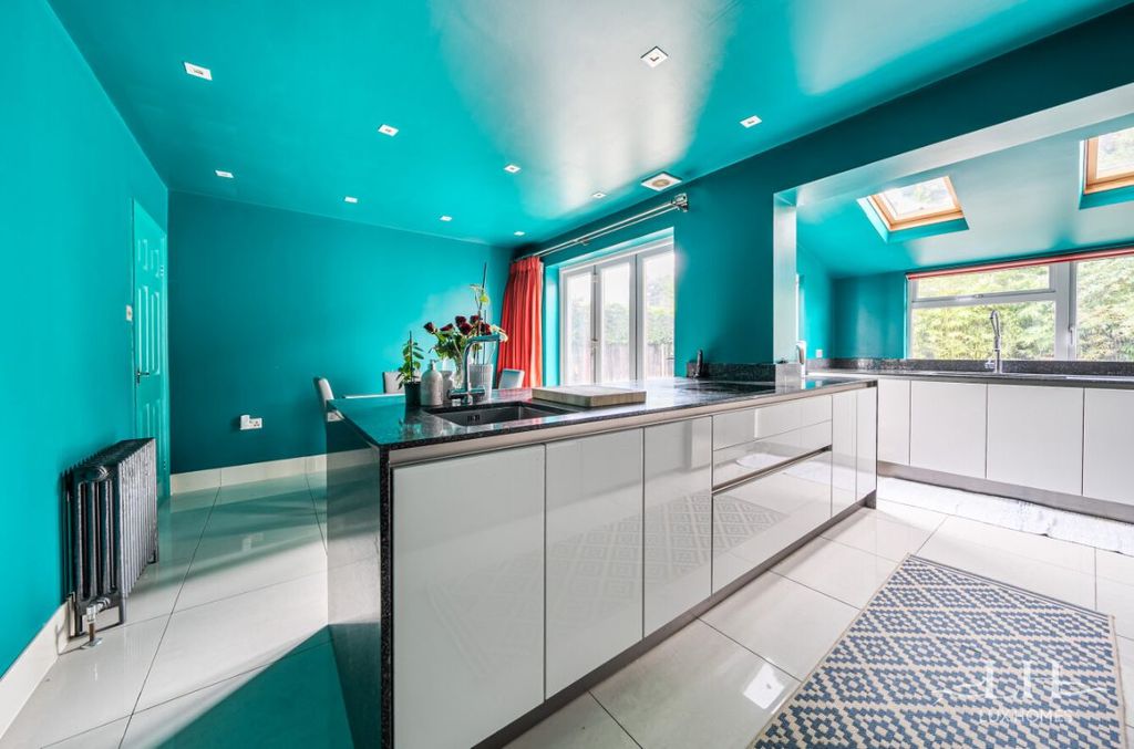 Property photo 3 of 21