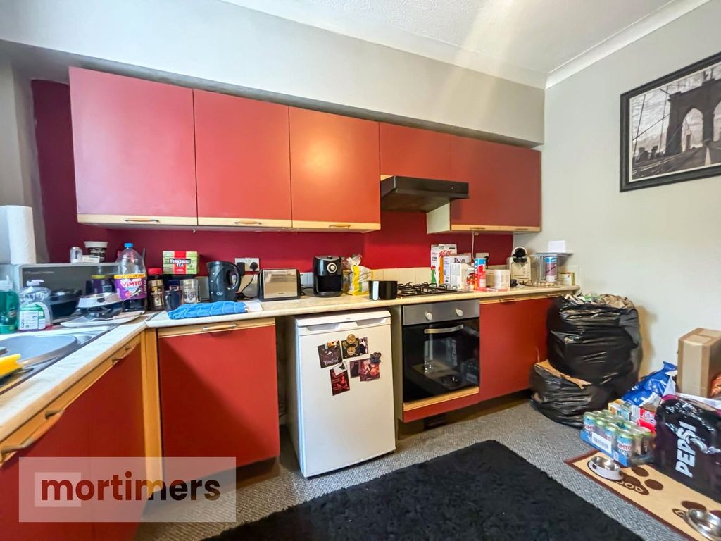 Property photo 2 of 11 Kitchen