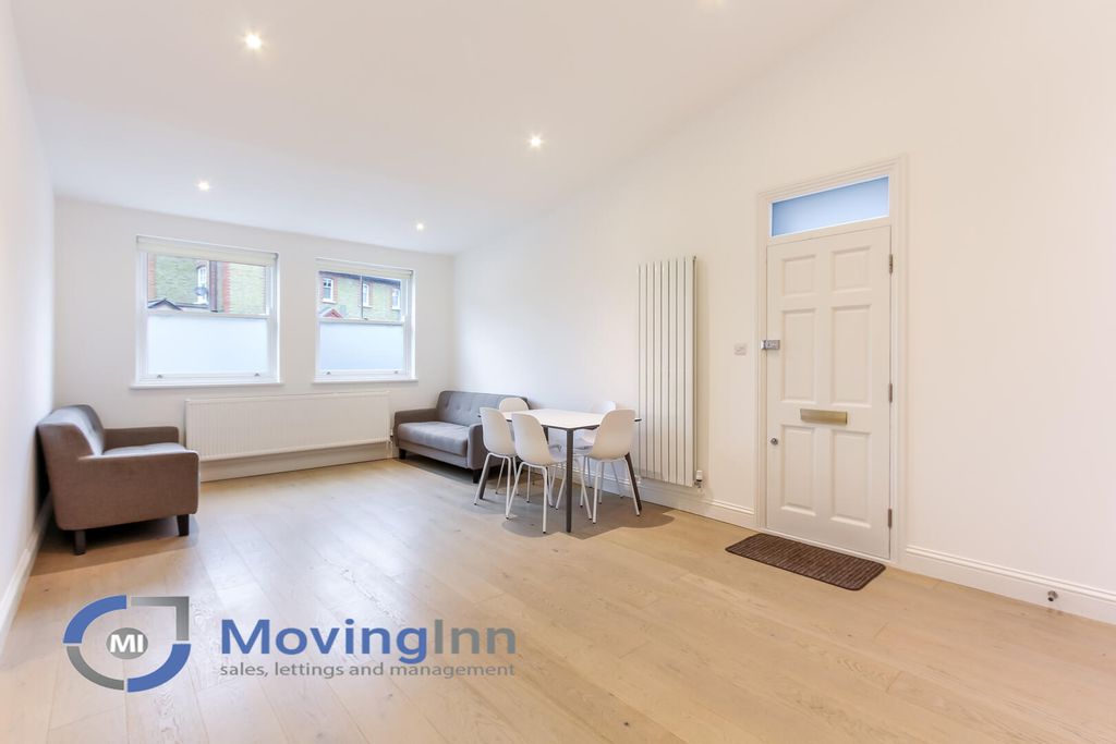 Property photo 3 of 11 Living Room