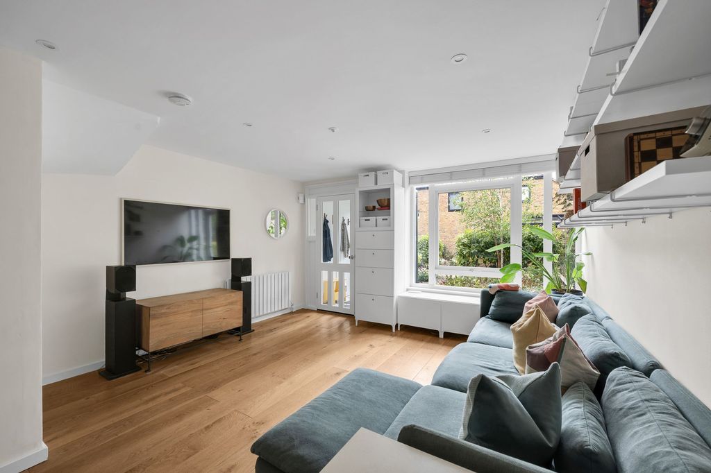 Property photo 1 of 24
