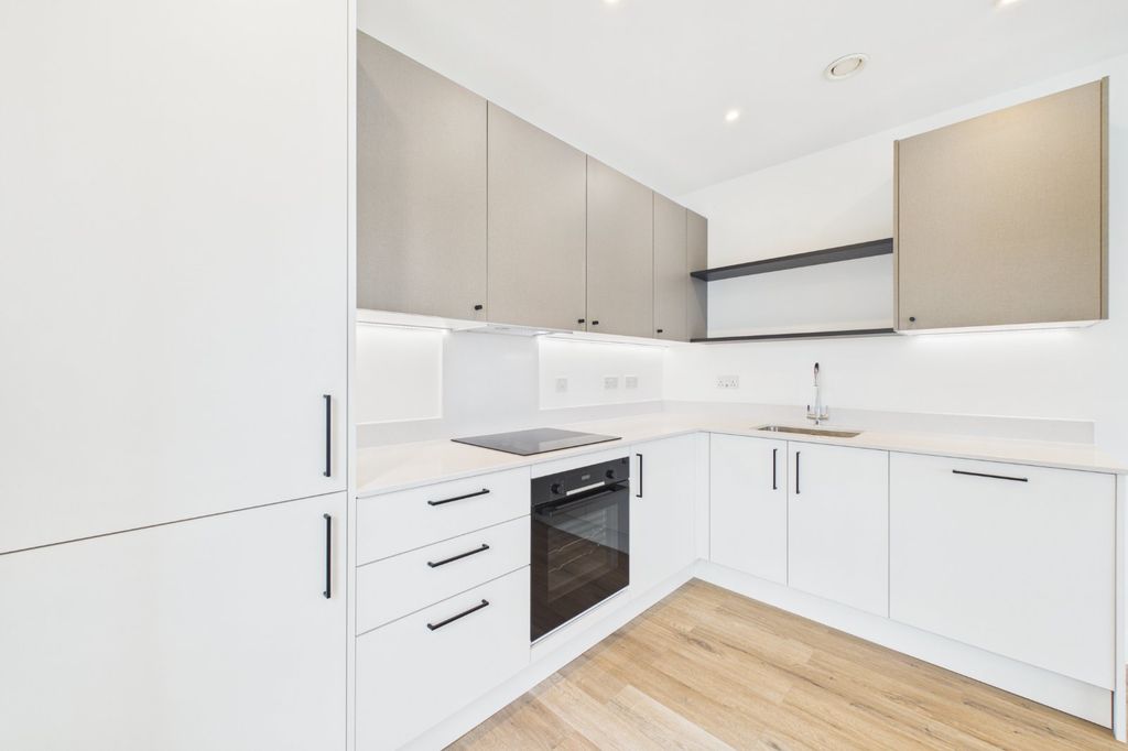 Additional image 5 of 2 bed flat for saleFlagstaff Road, Reading, Berkshire RG2
