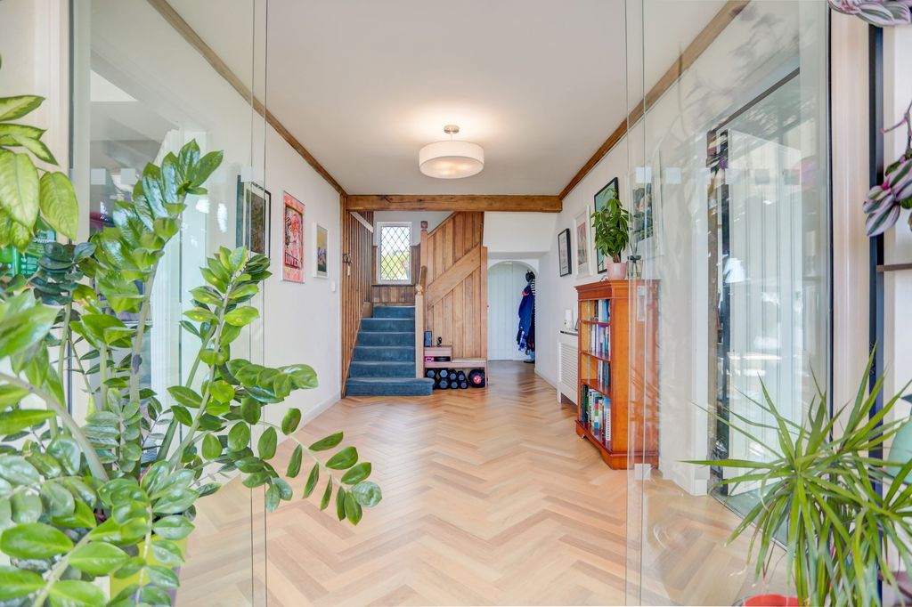 Property photo 2 of 34