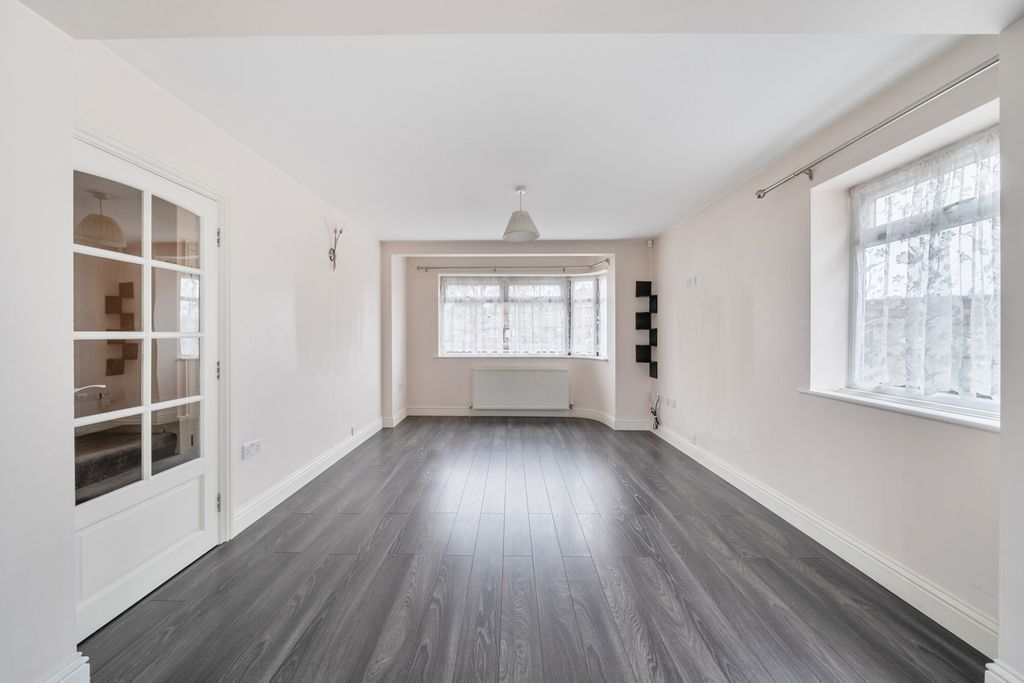 Property photo 3 of 20 1400958-2-696E045...