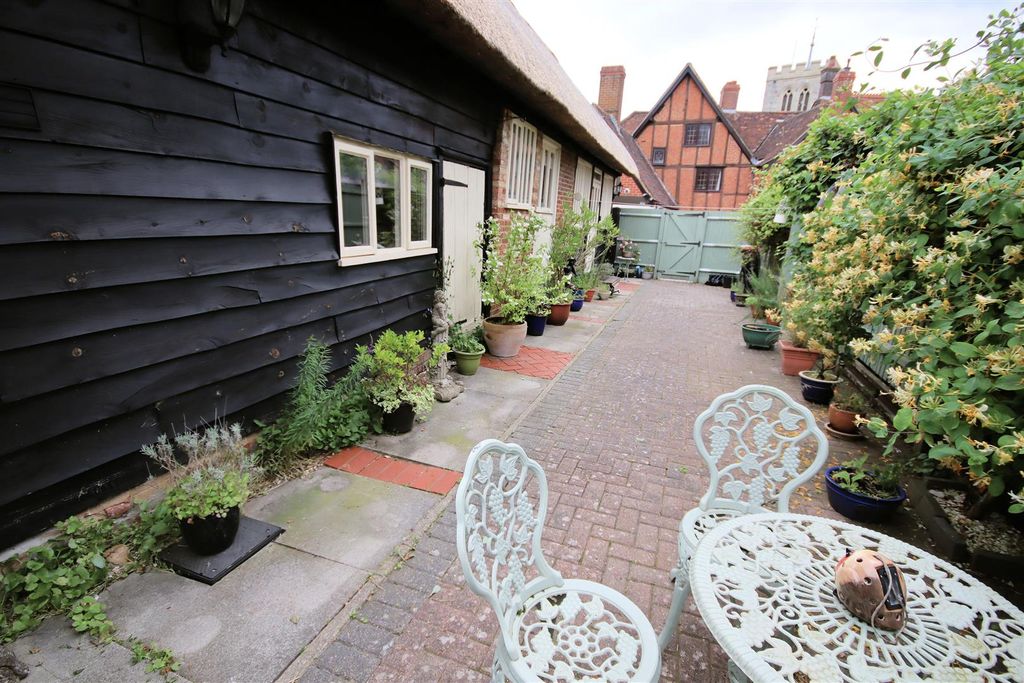 Property photo 2 of 32 View Of Courtyard Garden