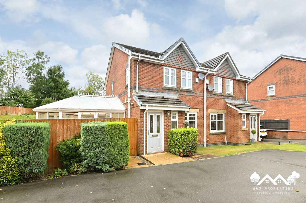 Property photo 2 of 40