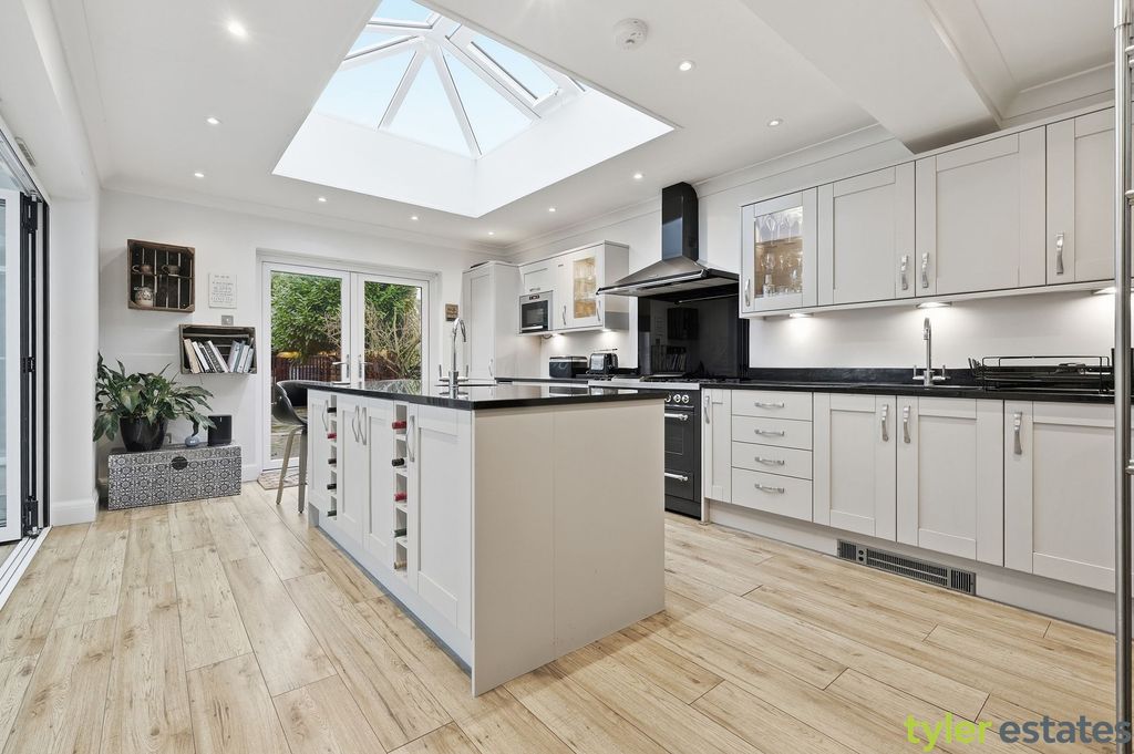 Property photo 2 of 46 Kitchen