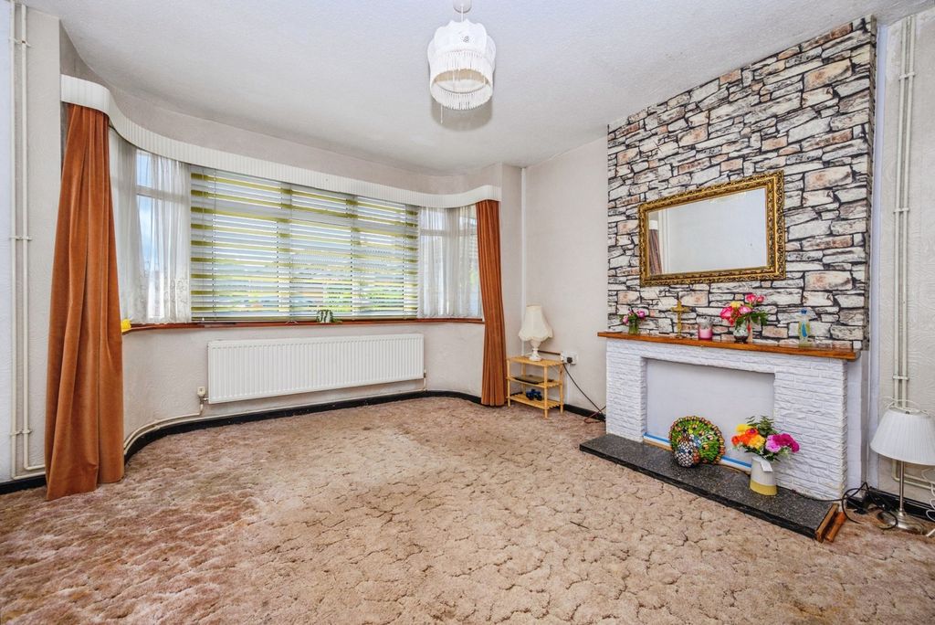 Property photo 3 of 17 Photo