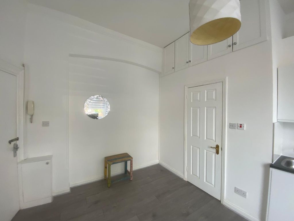 Property photo 1 of 8 0Fb5F205-72Db-4454-A378-Abc052Bdef53